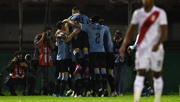 Perú fue derrotado en su visita a Uruguay, en el estadio Centenario de Montevideo. | Foto: AFP