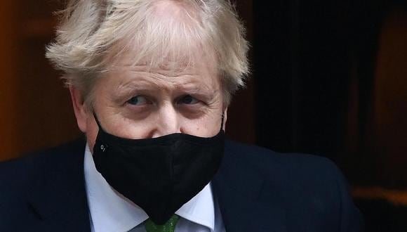 El primer ministro británico, Boris Johnson, a su salida del 10 de Downing Street de camino al Parlamento británico. (EFE/ANDY RAIN).