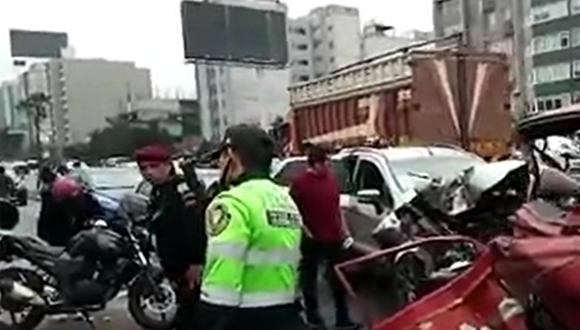Múltiple choque en la Panamericana Sur dejó tres personas heridas, dos de ellas eran motociclistas. (Foto: Captura/América Noticias)