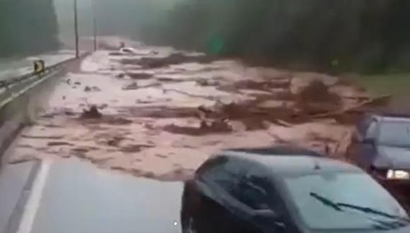 En medio de este fuerte temporal en Minas Gerais, un grave accidente tuvo lugar el sábado en el lago de Furnas, cuando el desprendimiento de una enorme pared rocosa de un cañón cayó sobre cuatro barcas. (Foto: Captura de video).