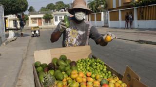 La necesidad de comer desafía el miedo al coronavirus en las calles de Colombia | FOTOS