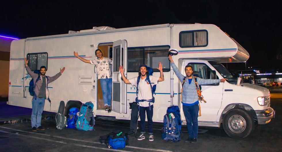 Los 4 jóvenes españoles que lanzaron The Water Van Project, a pocos días de iniciar su proyecto en Los Ángeles. (Foto: EFE)