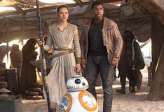 Star Wars: John Boyega salva del 'suicidio' a BB-8 | VIDEO