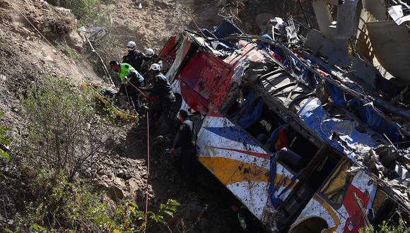 El MTC detalló que se ha dispuesto la suspensión de la habilitación del vehículo y del servicio de la empresa de transportes León Express en dicha ruta. El accidente ha dejado 33 muertos y más de 30 heridos. (Foto: El Comercio)