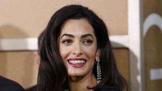 Amal Clooney: El gobierno de Grecia decidió despedirla