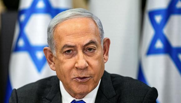 El primer ministro de Israel, Benjamin Netanyahu, preside una reunión de gabinete en la base militar de Kirya, que alberga el Ministerio de Defensa israelí, en Tel Aviv el 24 de diciembre de 2023. (Foto de Ohad Zwigenberg / POOL / AFP)