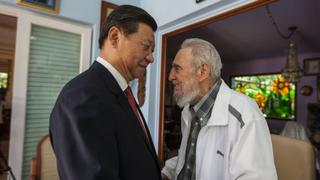 Presidente chino le obsequia un busto de bronce a Fidel Castro