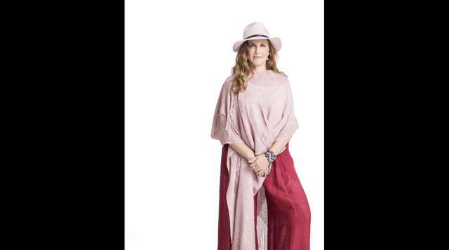 Blusa. El Closet de mi Hermana. S/180. Chal top, Susan Wagner, US$260. äntalón, Giuliana Testino, S/900. Sombrero, Forever 21, S/100