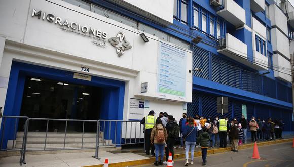 Migraciones informa que no se emitirán pasaportes electrónicos el sábado 29 y domingo 30 de octubre. (Foto: Alessandro Currarino / @photo.gec)