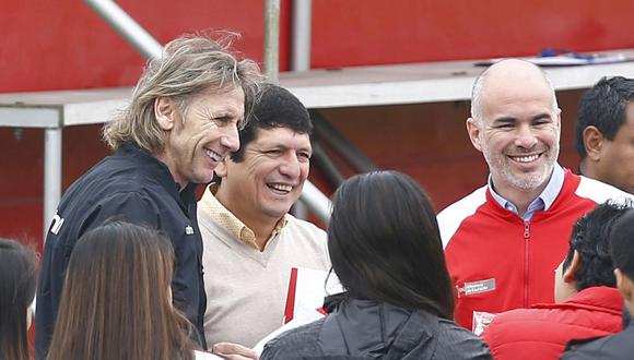 Lozano y Gareca en un entrenamiento de la selección peruana en el 2019, con la visita de la delegación peruana de los Juegos Panamericanos al mando del entonces presidente del IPD Sebastián Suito. (Foto: GEC)