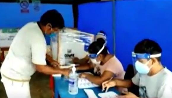 Ya comenzó la votación en San Miguel del Ene, la zona del Vraem donde el pasado 23 de mayo una columna terrorista acabó con la vida de 16 personas | Imagen: Captura de América TV