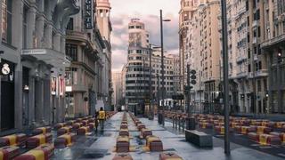 Vox recibe críticas por difundir foto editada de la Gran Vía de Madrid llena de ataúdes