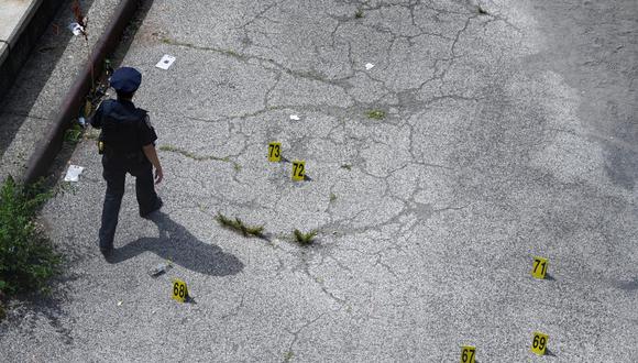 Al detener al joven, los agentes recuperaron un arma de 9 milímetros, un cargador y munición. Foto: Lloyd Mitchell / Reuters 1 referencial