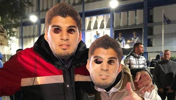 River vs Vélez: hinchas del 'Fortín' llegaron con máscaras de Luis Suárez y se burlaron de su llegada frustrada al 'Millonario'  | Foto: captura ESPN