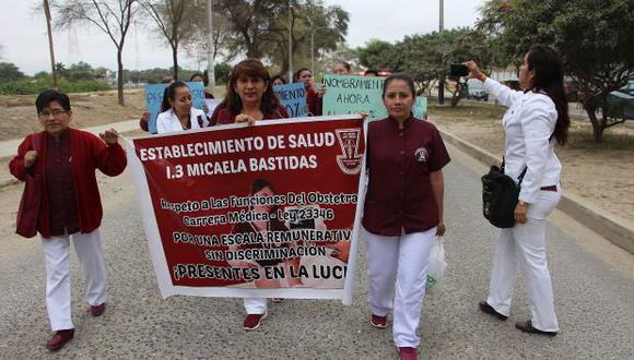 Indicaron que hoy retornado a sus centros de labores las 600 obstetras que trabajan en Piura. (Foto: Ralph Zapata)