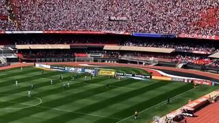 Hincha de Sao Paulo cayó desde la tribuna más alta del estadio Morumbí deBrasil | VIDEO