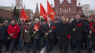 Rusia: Diputados comunistas realizan ofrenda floral a Lenin