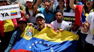 Venezuela: opositores denuncian torturas y piden corredor humanitario