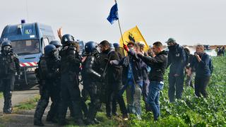 Decenas de heridos en Francia en protesta contra reserva de agua para riego