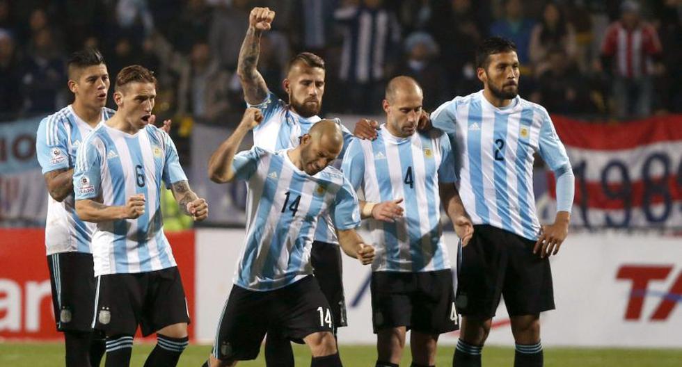 Carlos Tevez le dio la victoria a Argentina al anotar el quinto penal. (Foto: EFE)