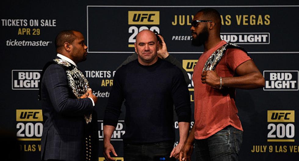 Daniel Cormier vs Jon Jones se atacaron verbalmente en conferencia de prensa previo a UFC 200 | Foto: Getty Images