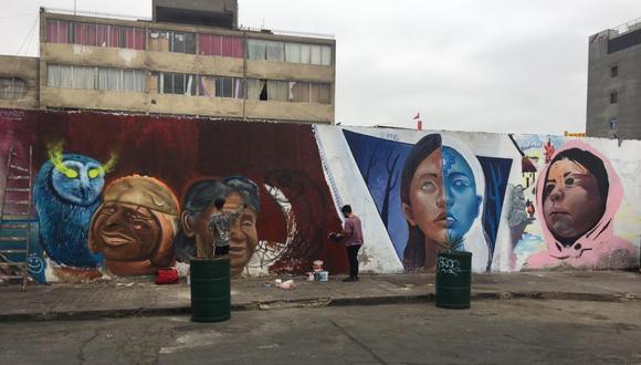 Pintando diversas propuestas culturales para una ciudad de 10 millones de habitantes. En la imagen, dos artistas muralistas plasman paisajes, rostros y elementos característicos de la cultura peruana. (Foto: Municipalidad de La Victoria)
