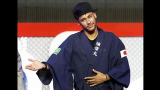 Neymar vistió kimono en Tokio y conquistó a fans japonesas