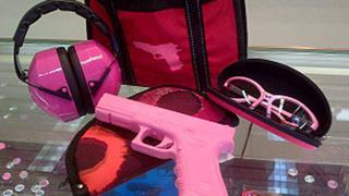 Mujeres y pistolas: un negocio rosa