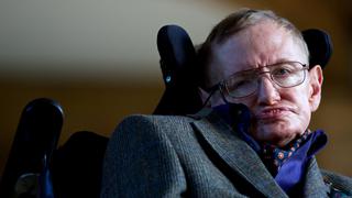 Stephen Hawking | Inhabilitan a enfermera que cuidó del científico por no darle “buena atención profesional”