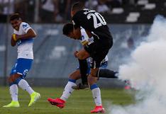 ¡Colo Colo vs. Universidad Católica suspendido! Proyectil explotó a centímetros del futbolista Nicolás Blandi obligando a paralizar el cotejo [VIDEO]