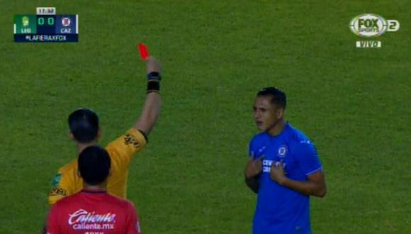 Cruz Azul vs. León EN VIVO vía FOX Sports 2: Yotún expulsado por cometer penal tras revisión del VAR | VIDEO. (Video: FOX Sports 2 / Foto: Captura de pantalla)