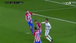 ¿Cristiano Ronaldo intentó golpear a Koke en el derbi español?