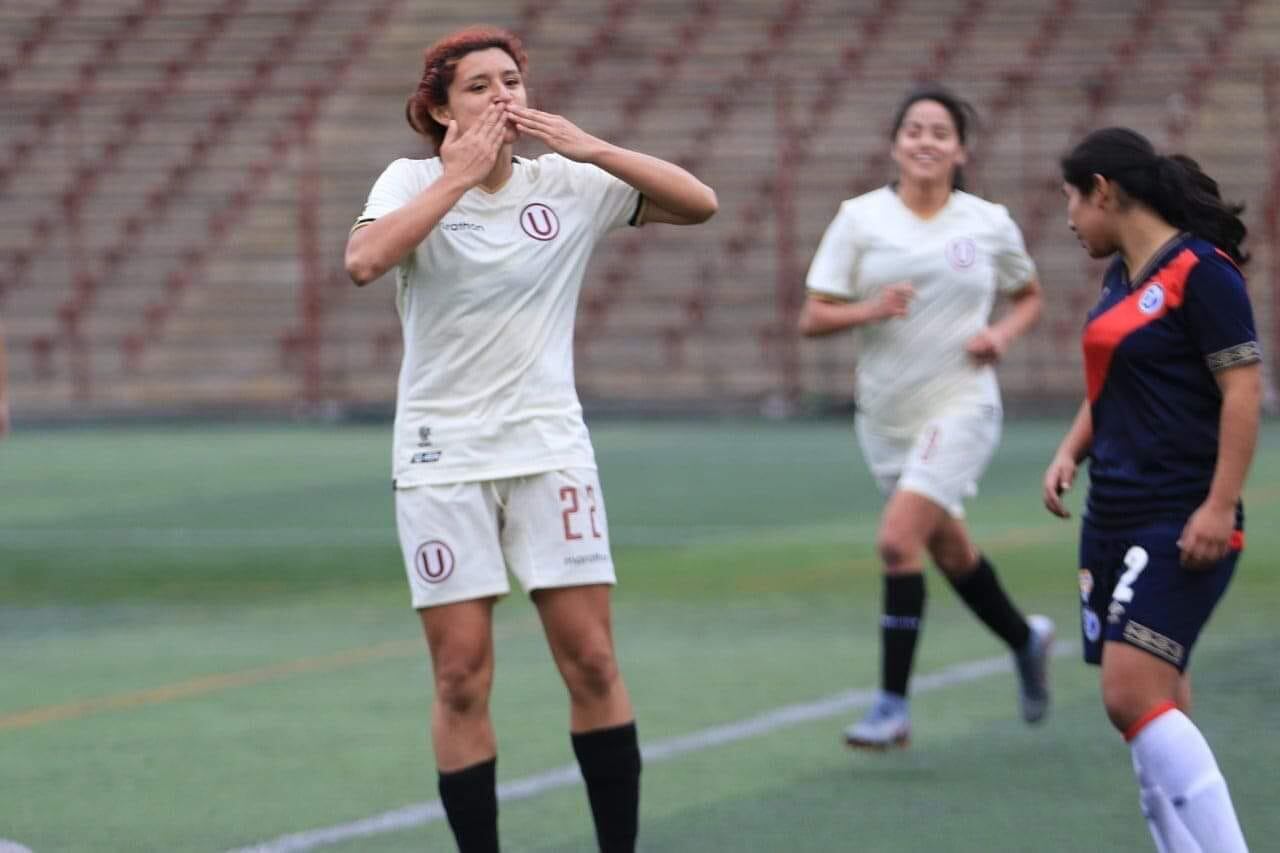 Novoa es una de las figuras y referentes de este Universitario que es una máquina en el torneo. El elenco crema ha anotado 78 goles y recibió solo 3 en 14 fechas. (Foto: Universitario)