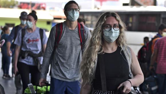 Los activistas afirman que han recibido llamadas de inmigrantes que están preocupados de las consecuencias que pueda acarrear a su condición migratoria el buscar atención médica. (Foto referencial: AFP)