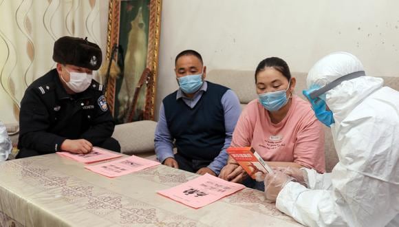 Hasta el momento, en la región noroccidental de Xinjiang, de la que Urumqi es capital, se han registrado 55 casos desde que se detectase el rebrote la semana pasada. (Foto: STR / AFP).