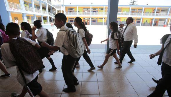 "No podemos entramparnos en peleas institucionales inútiles de a quién le corresponde cuando se trata de garantizar la salud de nuestros hijos". (Foto: GEC)