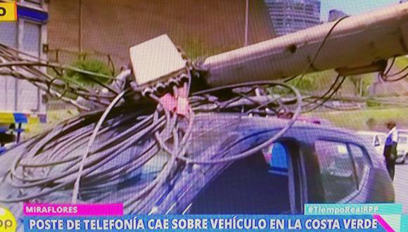 Miraflores: poste de telefonía cayó sobre carro en Costa Verde