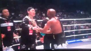 Floyd Mayweather y el gesto con Tenshin Nasukawa: le regaló trofeo tras la pelea de exhibición | VIDEO