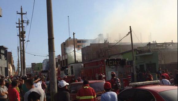 Incendios en el Callao y Chorrillos causan daños materiales
