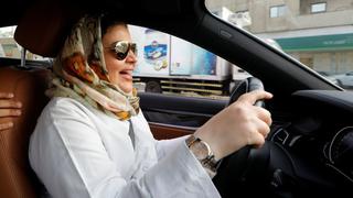Por primera vez en la historia mujeres conducen autos en Arabia Saudita [FOTOS]