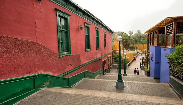 En Barranco, distrito de artistas, las casonas, las alamedas y la plaza central, son las protagonistas.  Foto: Shutterstock.