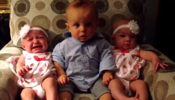 YouTube: ¿qué pasa cuando bebe conoce a sus hermanas gemelas?