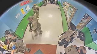 La indignación de las familias de Uvalde por el video que muestra la inacción de la policía durante el tiroteo en la escuela