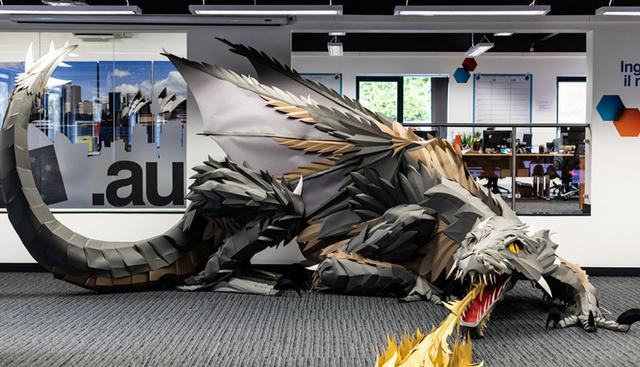 Un dragón de Game of Thrones decoró las oficinas de una compañía en el Reino Unido. (Fotos: blog.viking-direct.co.uk)