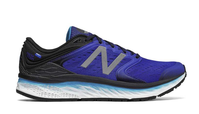 New Balance Fresh Foam 1080 V8. Cuenta con un nuevo upper que ofrece mejor estabilidad sujeción y transpirabilidad, así como una mediasuela de Fresh Foam con una nueva disposición de las geometrías hexagonales y los cortes láser para ofrecer al corredor una zapatilla de amortiguación superior. La plantilla Ortholite® Premium proporciona una amortiguación adicional para el soporte del arco del pie y una comodidad duradera. Tiene drop de 8mm y es ideal para corredores con ritmos entre 4:30-5:30 min/km