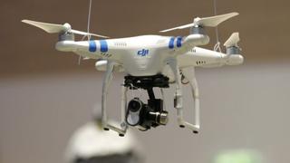 Crean sistema de drones autónomos que aprenden nuevas rutas