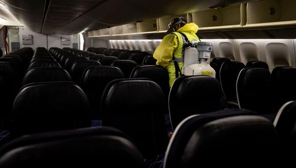 Los aeropuertos peruanos dieron a conocer el protocolo que deberán cumplir los pasajeros cuando se reanuden los vuelos (Foto: Ian Langsdon / Reuters).