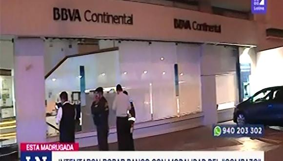 Intentaron robar conocido banco bajo la modalidad del ‘combazo’. (Captura: Latina)