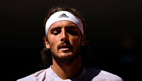 Stefanos Tsitsipas reveló que su abuela falleció a poco de empezar la final de Roland Garros ante Djokovic. (Foto: AFP)