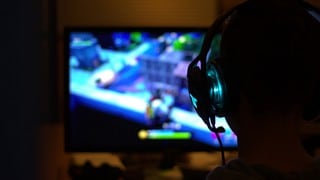 ¡Noble gesto! Niño juega Fortnite 10 horas diarias con el fin de recaudar fondos para su padre con cáncer